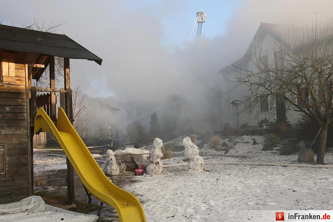 Kreis Coburg: Scheune in Grub am Forst steht in Flammen