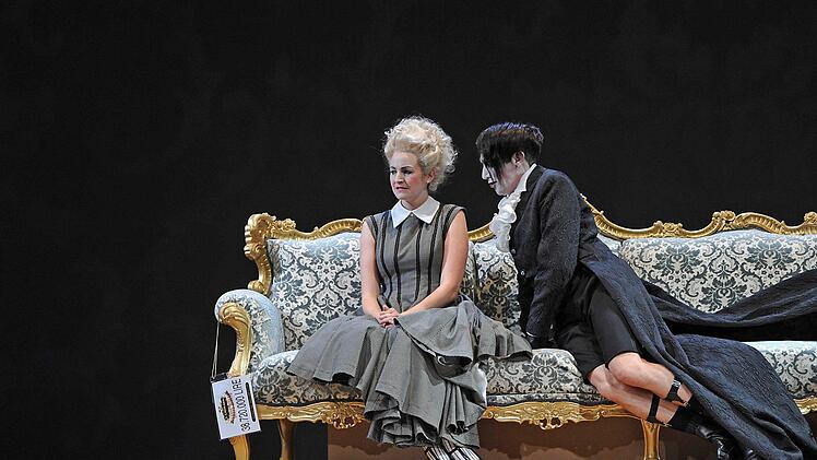 Turbulente Verwechslungen: Szene aus der Neuinszenierung von "Figaros Hochzeit" am Landestheater Coburg.Foto: Andrea Kremper