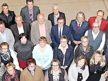 Diese Mitarbeiter sind seit 40 Jahren bei der HUK-Coburg tätig.  Foto: Desombre