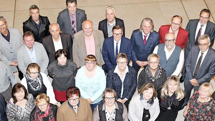 Diese Mitarbeiter sind seit 40 Jahren bei der HUK-Coburg tätig.  Foto: Desombre