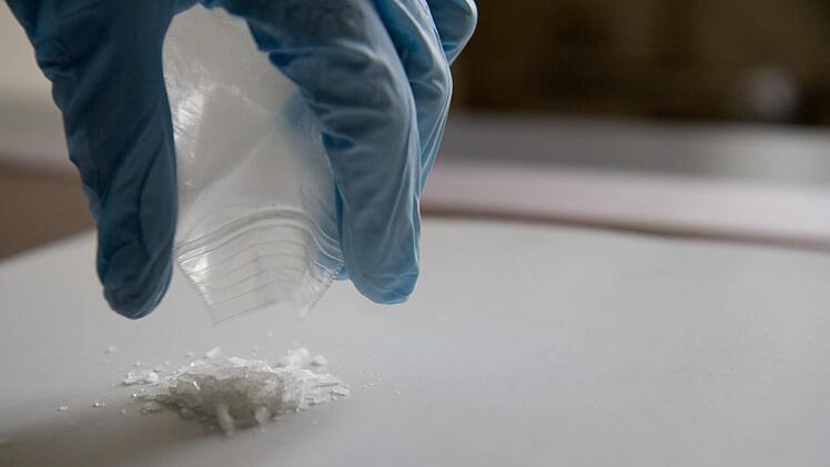 Einem 44-J&auml;hrigen aus dem Raum Gem&uuml;nden hatte die Staatsanwaltschaft den versuchten Erwerb, Besitz und Handel mit Bet&auml;ubungsmitteln vorgeworfen. Nun folgte vor Gericht der Freispruch. Unser Symbolfoto zeigt Amphetamine, hier Crystal Speed. Foto: M. Gr&uuml;ndel