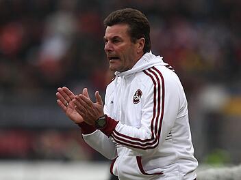 Dieter Hecking ist beim 1. FC Nürnberg kein Unbekannter. sportfoto zink