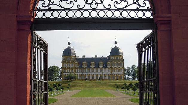 Franken im Fr&uuml;hling: Ausflugsziele f&uuml;r Familien & Wanderer - Der sch&ouml;ne gro&szlig;e Schlossgarten vom Schloss Seehof