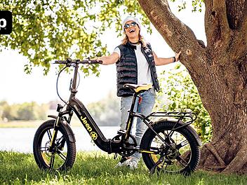 Auch im Grünen ein schickes Accessoire: Das klappbare E-Bike FR 7000 von Jeep E-Bikes. Foto: Jeep E-Bikes