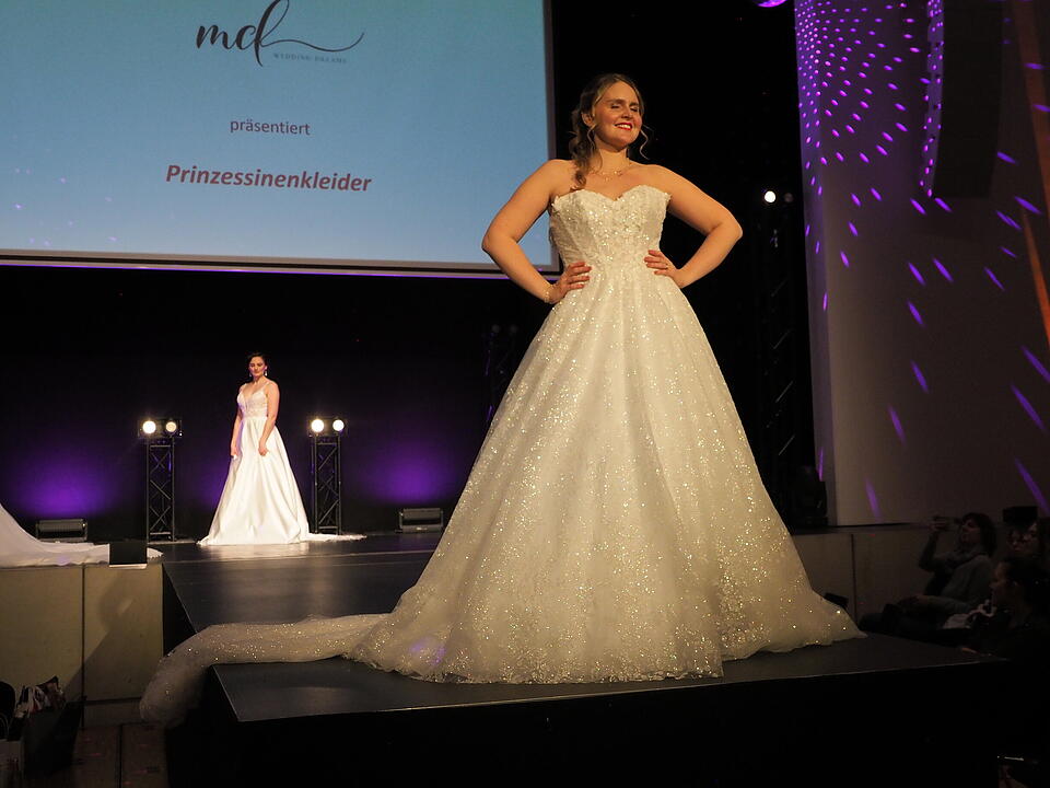 Inkl. Braut- und Festmodenschauen.