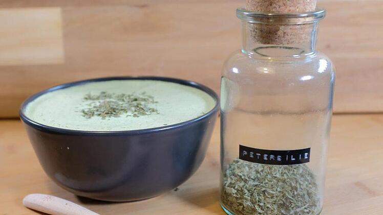 gruene-kraeutersosse