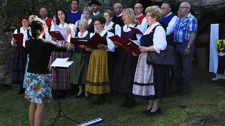 Die Singgruppe Bärnfels des Fränkische-Schweiz-Vereins umrahmte die Veranstaltung. Foto: Franz Galster