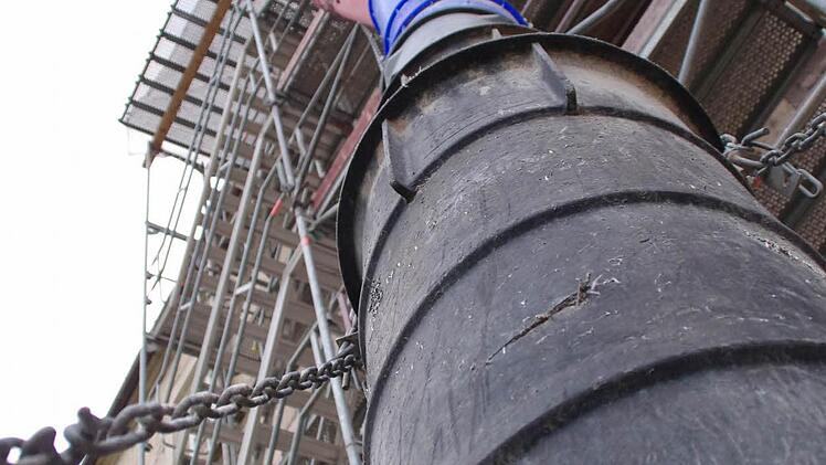 Nur am Nordflügel lassen sich zurzeit äußerlich Bauarbeiten erkennen. Foto: Marco Meißner