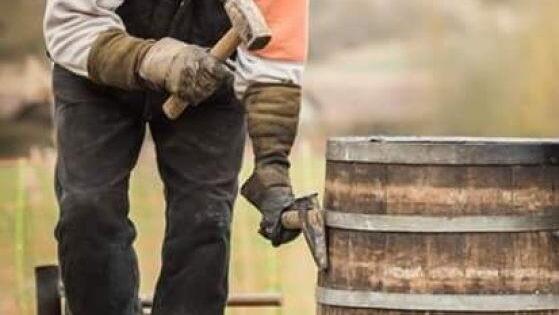 Das Handwerk Fasspichen. Foto: Braugemeinschaft Lindenau.