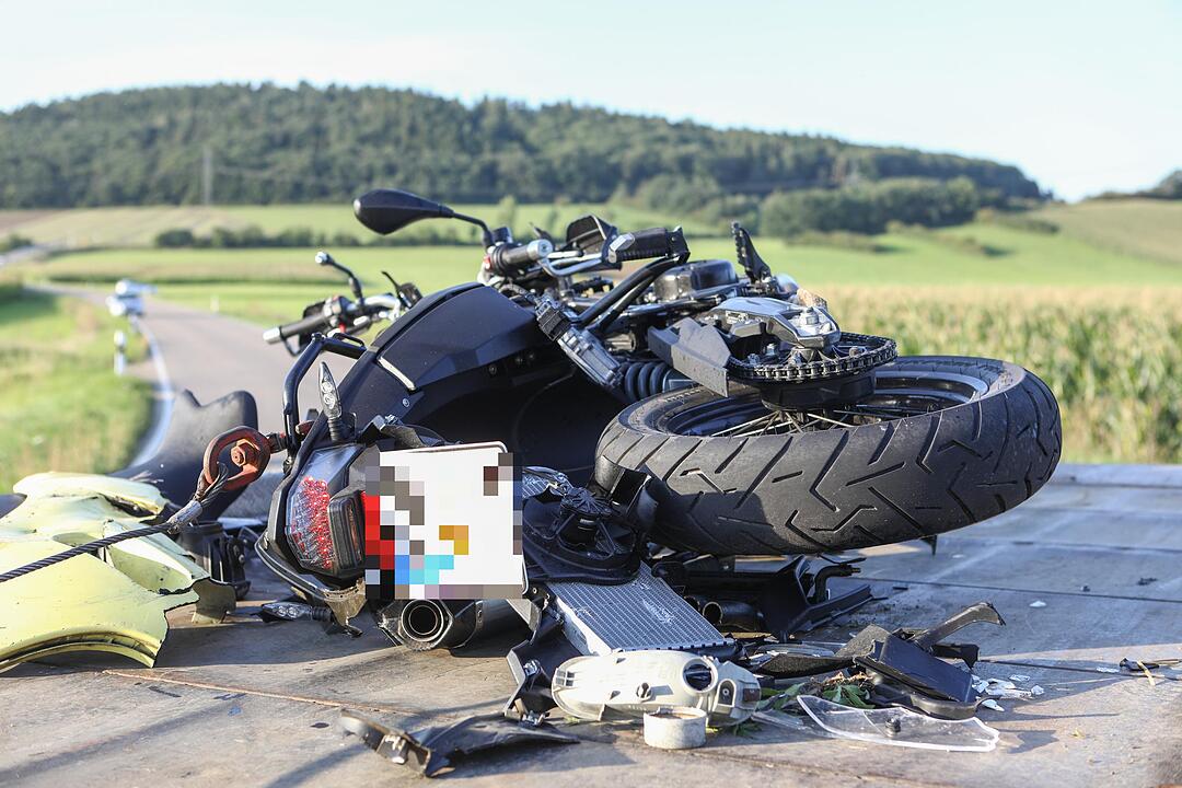 Unfall im Landkreis Weißenburg-Gunzenhausen: Biker übersieht Pkw