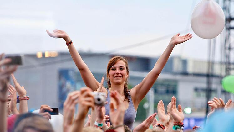 Seit Freitag feiern rund 70.000 Festival Besucher ausgelassen bei Rock im Park . Fotos: News5/Grundmann