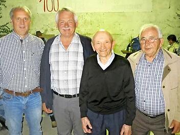 Michael Welker (Jagdpächter), Peter Seeberger (Vorstand), Georg Seeberger (Vorstand a.D.), Georg Reichelsdorfer (Vorstand a.D.)  Foto: Manfred Welker