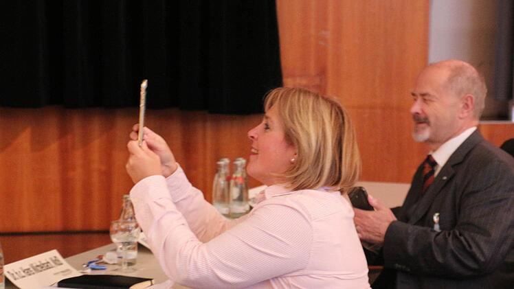 Das Handy hält's fest.