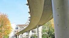 Der Rohbau des Bademantelganges vom Kurhotel über die Lauter zur Obermain-Therme steht.