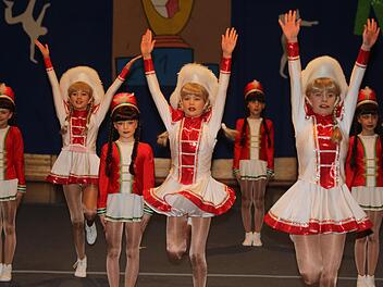 Beim gemeinsamen Auftritt der Jugend- und Juniorengarde  saß jeder  Schritt.Wolfgang Desombre