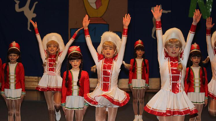 Beim gemeinsamen Auftritt der Jugend- und Juniorengarde  saß jeder  Schritt.Wolfgang Desombre