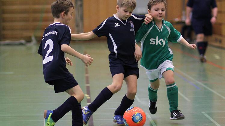 Spielszene vom Hallenturnier der F-Junioren in Kronach.  Foto: Heinric Weiß