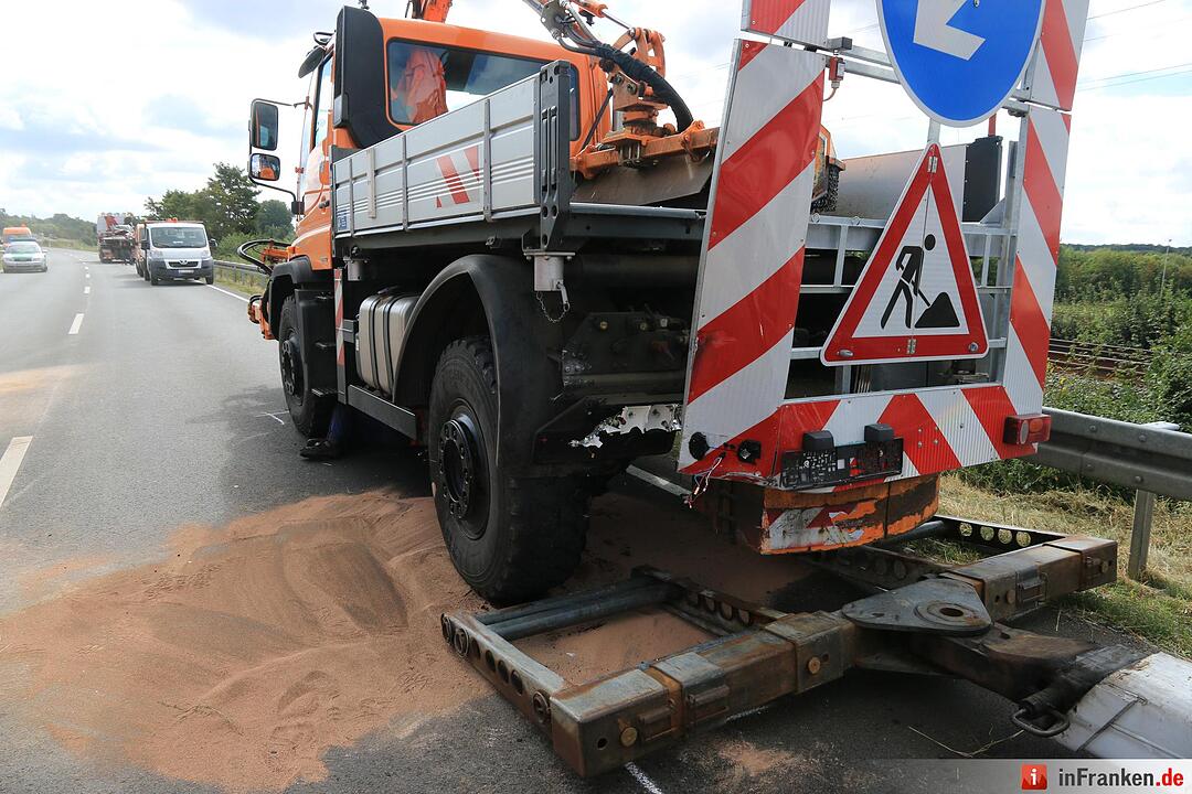 Unfall mit Mähfahrzeug auf B26 bei Gädheim