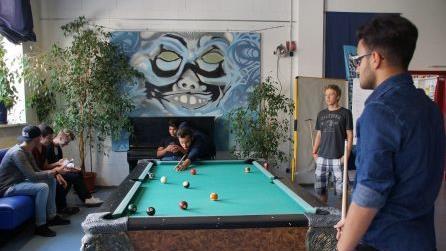 Nicht nur Billard und Kicker kann man im Juz spielen. In der "Alten Spinnerei" wird ein umfangreiches Programm geboten.  Foto: privat