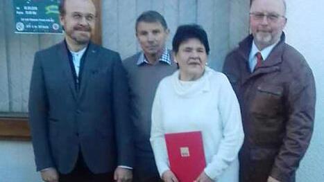 Geehrt wurde beim SPD-Ortsverein Thonberg Erika Schramm. Im Bild (von links) Kreis-Vorsitzender Ralf Pohl, Vorsitzender Herbert Michalek, Erika Schramm und Bürgermeister Egon Herrmann. Foto: Karl Fößel