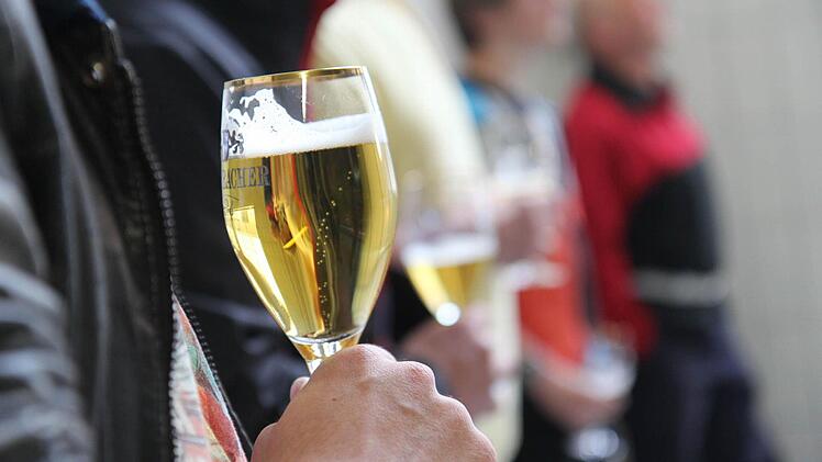 Bernsteinfarbenes Bier im Glas