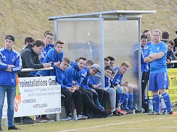 Anspannung oder Skepsis? Der SV Aura um Spielertrainer Christof Sauer (rechts) empfängt im Totopokalfinale den FC 06 Bad Kissingen.ssp