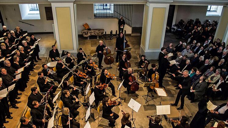 Großen Eindruck bei den zahlreichen Zuhörern in der Morizkirche hinterließ die Aufführung von Antonin Dvoráks "Stabat Mater" durch den Coburger Bachchor.Foto: Jochen Berger