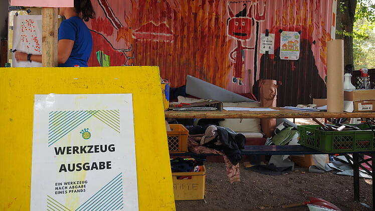 Bamberg: S&auml;gen, h&auml;mmern und schrauben in den Sommerferien - Kinder bauen ihre eigene H&uuml;ttenstadt