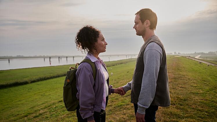 Die IT-Expertin Kim Erveling (Veronique Coubard) ist zwiegespalten, was das Wiederauftauchen ihres Mannes Tom Nitschke (Adrian Julius Tillmann) angeht.