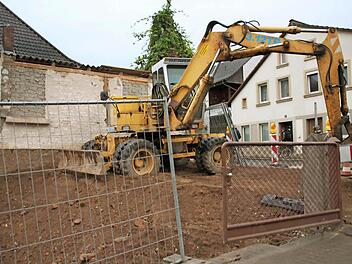 Die Bagger haben ganze Arbeit geleistet: Das einstige Obdachlosenasyl in der Klosterstraße ist abgerissen.  Foto: Stephan Stöckel