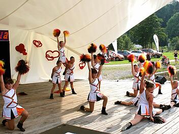 Vier Tanzgruppen von "Dance 4 Fun" werden auftreten. Foto: Hofmann