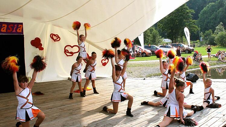 Vier Tanzgruppen von "Dance 4 Fun" werden auftreten. Foto: Hofmann