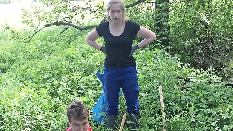 Angler und Azubis säuberten gemeinsam die Bäche. Foto: privat