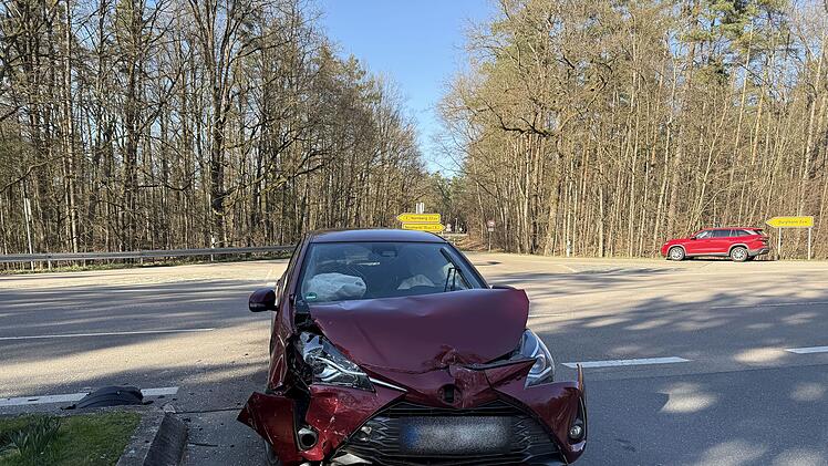 Kreis Nürnberger Land: Unfall an B8-Kreuzung