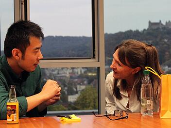 Xiaozhou Sang aus China und Annemarie Lorenz haben sich beim Patenprogramm des International Office kennen gelernt. Foto: Madelaine Ruska