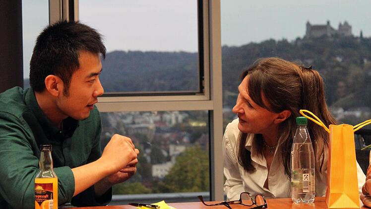 Xiaozhou Sang aus China und Annemarie Lorenz haben sich beim Patenprogramm des International Office kennen gelernt. Foto: Madelaine Ruska