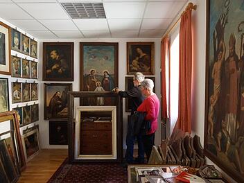 Zahlreiche Gemälde haben die Franziskaner im Kloster Altstadt in Hammelburg zurückgelassen. Foto: Arkadius Guzy