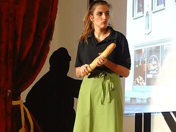 Durch beherztes Zuschlagen mit dem Baguette wird der Überfall beendet. Foto: Pierre Strecker