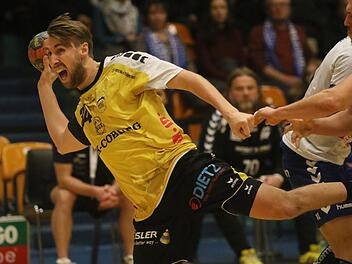 Spielmacher und Vollstrecker zugleich: Der Schwede Tobias Varvne zeigte in Dessau sein komplettes Handball-Paket.  Foto: Iris Bilek