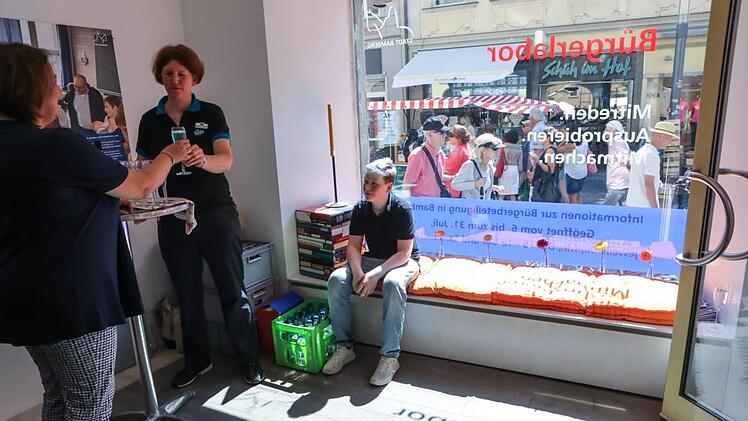 Wie ein Schaufenster zur Stadt mutet das "Pop-Up"-Bürgerlabor in der Hauptwachstraße 3 an. Alle Fotos: Barbara Herbst