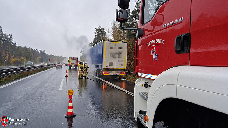 Lkw-Auflieger bei Bamberg hat gebrannt