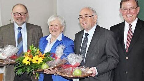Verabschiedet wurden in der Sitzung des Zweckverbands: Robert Herrmann (Ebern), Christina Arnold (Goldbach) und Siegmund Kerker (Theres) von Bezirkstagspräsident Erwin Dotzel (von links).  Foto: Ralf Kestel