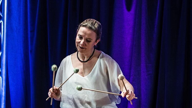 Das Marimba-Duo Katarzyna Mycka und Conrado Moya beeindruckte das Publikum in der "Kulutr.Werk.Stadt" in Neustadt bei seinem Konzert mit seiner Musikalität und seiner Virtuosität gleichermaßen.Foto: Jochen Berger