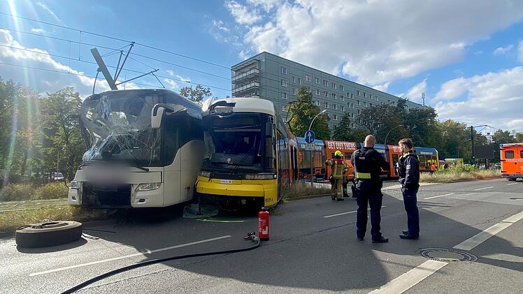 Verletzte bei Unfall nahe Alexanderplatz