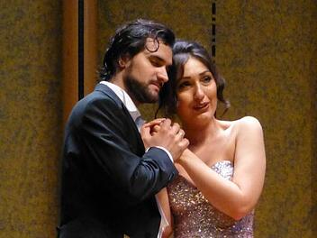 Kristina Mkhitaryan und Pavel Kolgatin singen Verdi. Fotos: Ahnert
