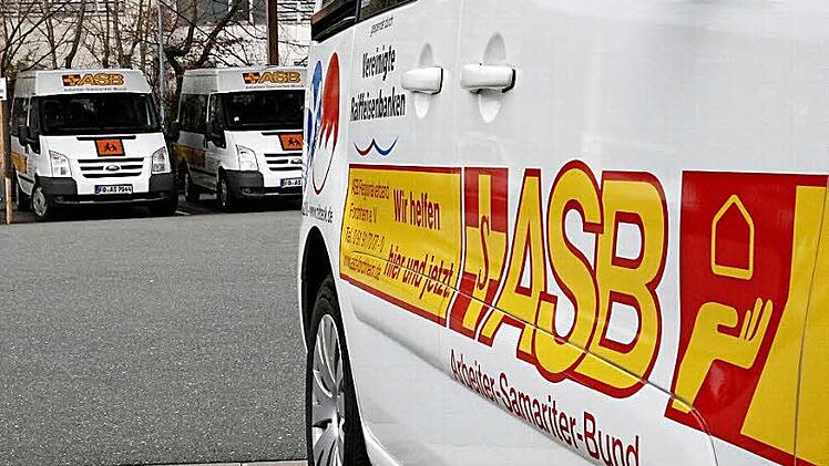 Viele ehrenamtliche Mitarbeiter von ASB und BRK k&ouml;nnen nicht an Eins&auml;tzen teilnehmen, weil sie daf&uuml;r nicht von der Arbeit freigestellt werden w&uuml;rden.  Foto: Josef Hofbauer/CT-Archiv