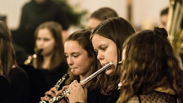 Großen Zuspruch fand das Adventskonzert des Gymnasiums Albertinum in der Coburger Morizkirche. Gestaltet wurde es von zahlreichen Solisten und Ensembles sowie dem Oberstufen- und Mädchenchor.Foto: Jochen Berger