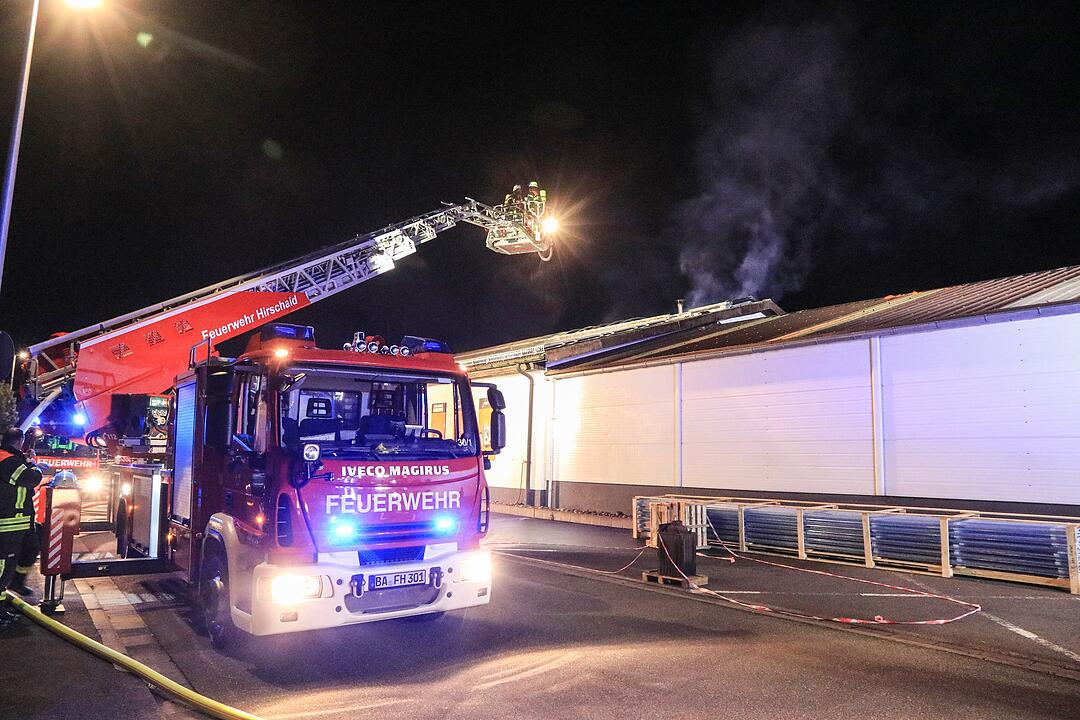 Brand in Elektrofachmarkt fordert Einsatzkräfte