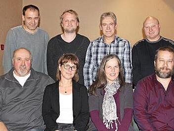 Die Kandidaten der Freien Wählergemeinschaft Sulzthal (vorne, von links): Willi Diez, Alexandra Büttner-Fritz, Cilly Kühnlein, Klaus Schmitt; (hintere Reihe, von links): Andreas Schuldheis, Andreas Sauerhöfer, Achim Neder und Matthias Benkert.  Foto: Hilmar Ruppert