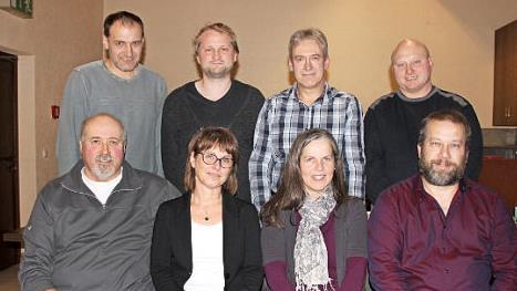 Die Kandidaten der Freien Wählergemeinschaft Sulzthal (vorne, von links): Willi Diez, Alexandra Büttner-Fritz, Cilly Kühnlein, Klaus Schmitt; (hintere Reihe, von links): Andreas Schuldheis, Andreas Sauerhöfer, Achim Neder und Matthias Benkert.  Foto: Hilmar Ruppert